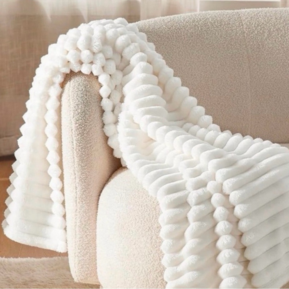 CORK RIBBED LUXURY SHERPA THROW